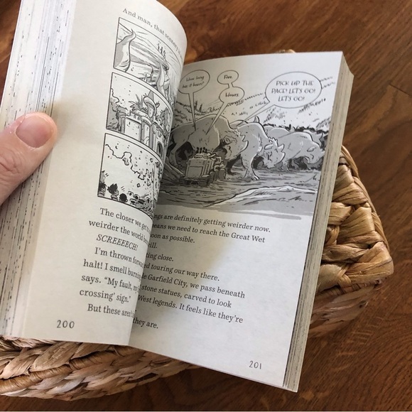 The Last Kids on Earth and the Skeleton Road graphic novel, hardcover book - Picture 3 of 6